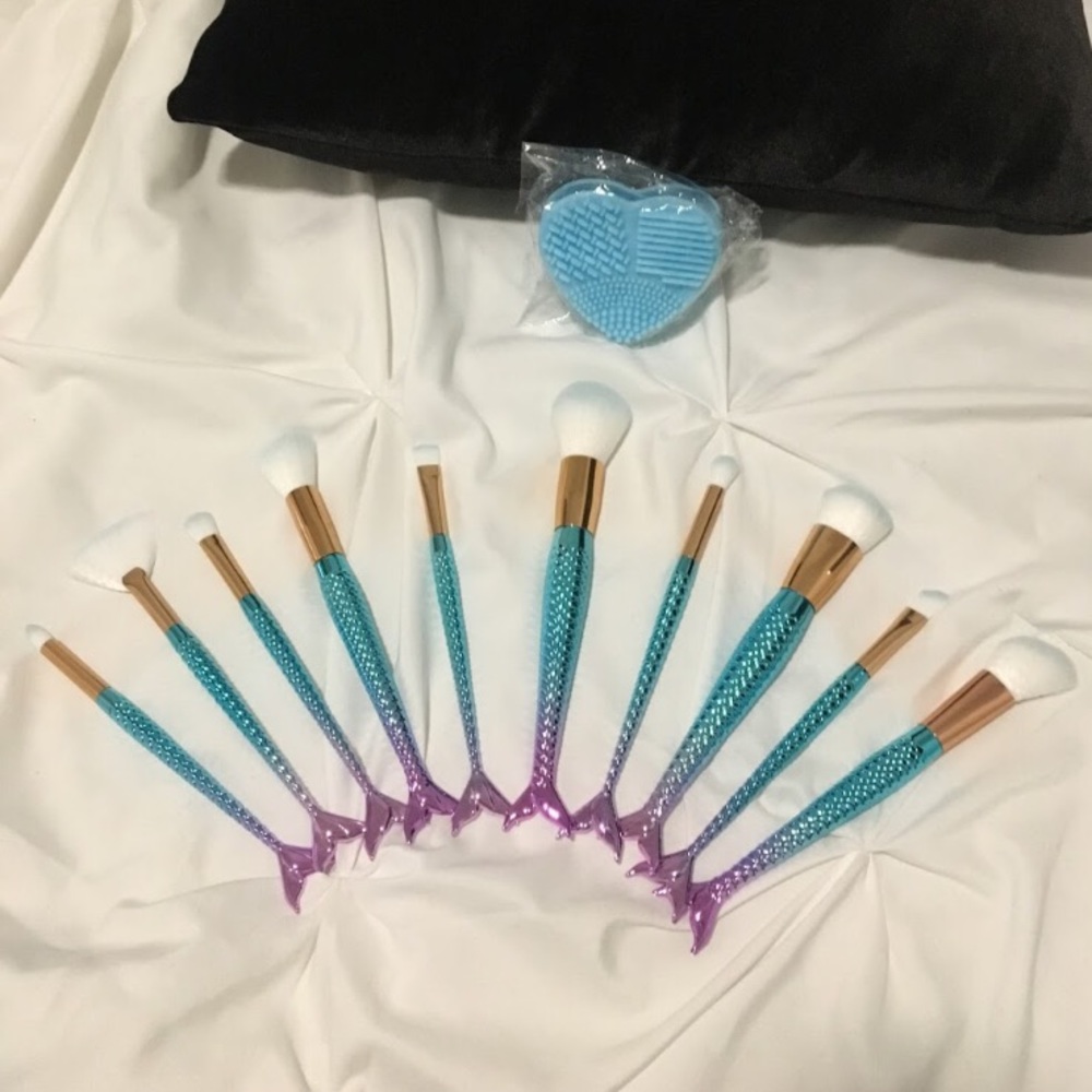 NEW Mermaid brush set with free brush cleaner🧜‍♀️